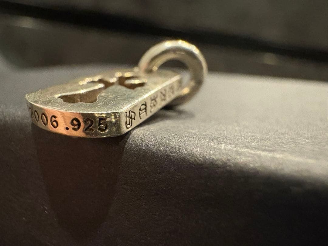 クロムハーツ　タイニードッグタグ　カットアウトクロス