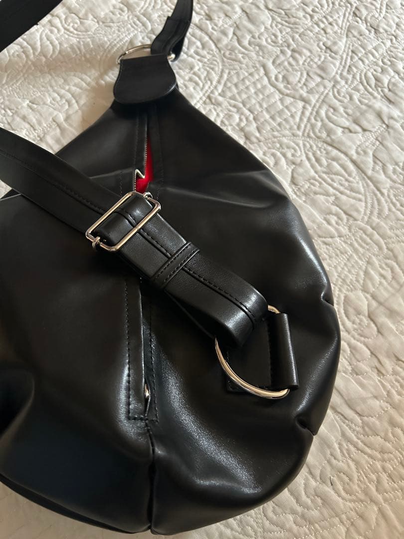 カワカワ　carfボディバッグ