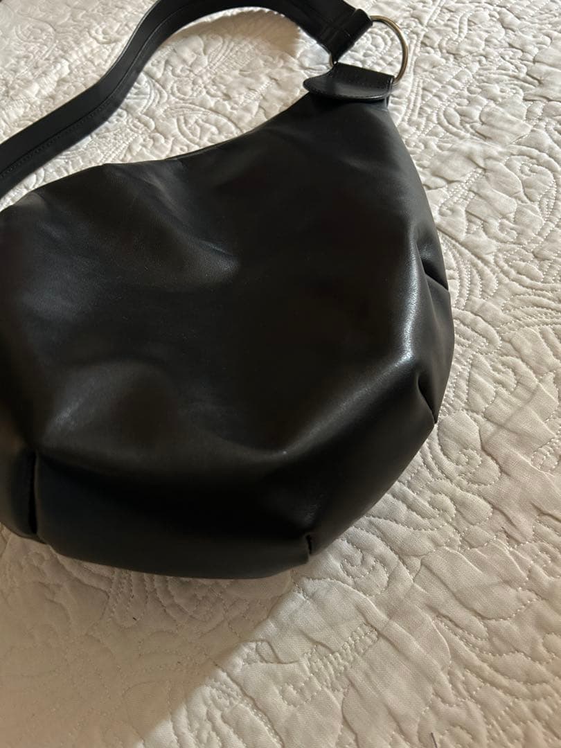 カワカワ　carfボディバッグ