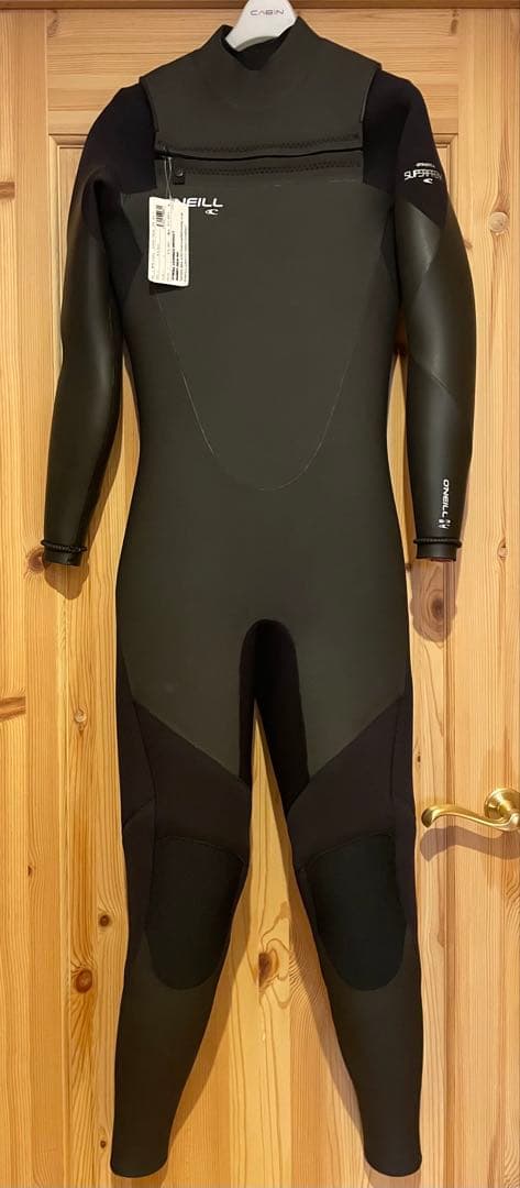 O'Neill セミドライショートチェストジップ新品(価格相談受けます)