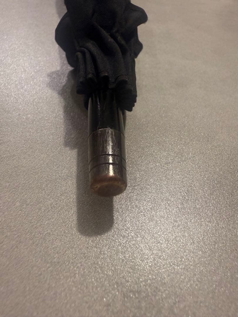 サンバリア100長傘　Mサイズ　フリル付き黒日傘 木製ハンドル