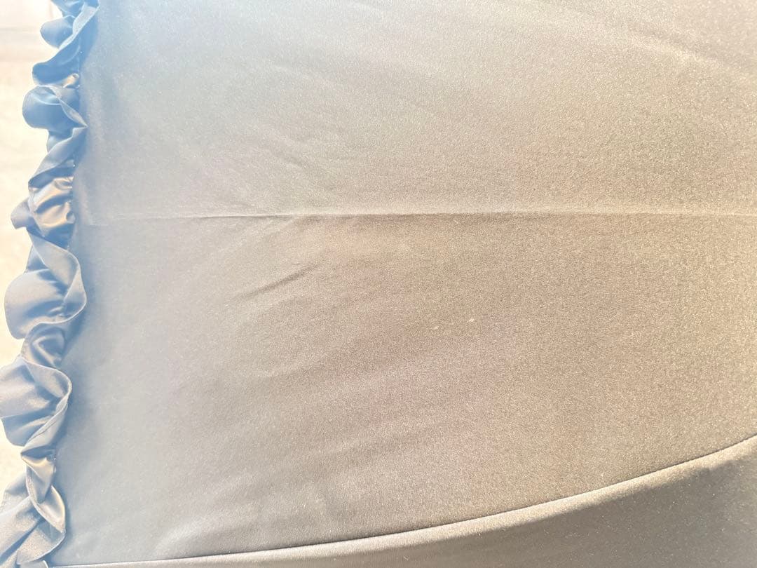 サンバリア100長傘　Mサイズ　フリル付き黒日傘 木製ハンドル