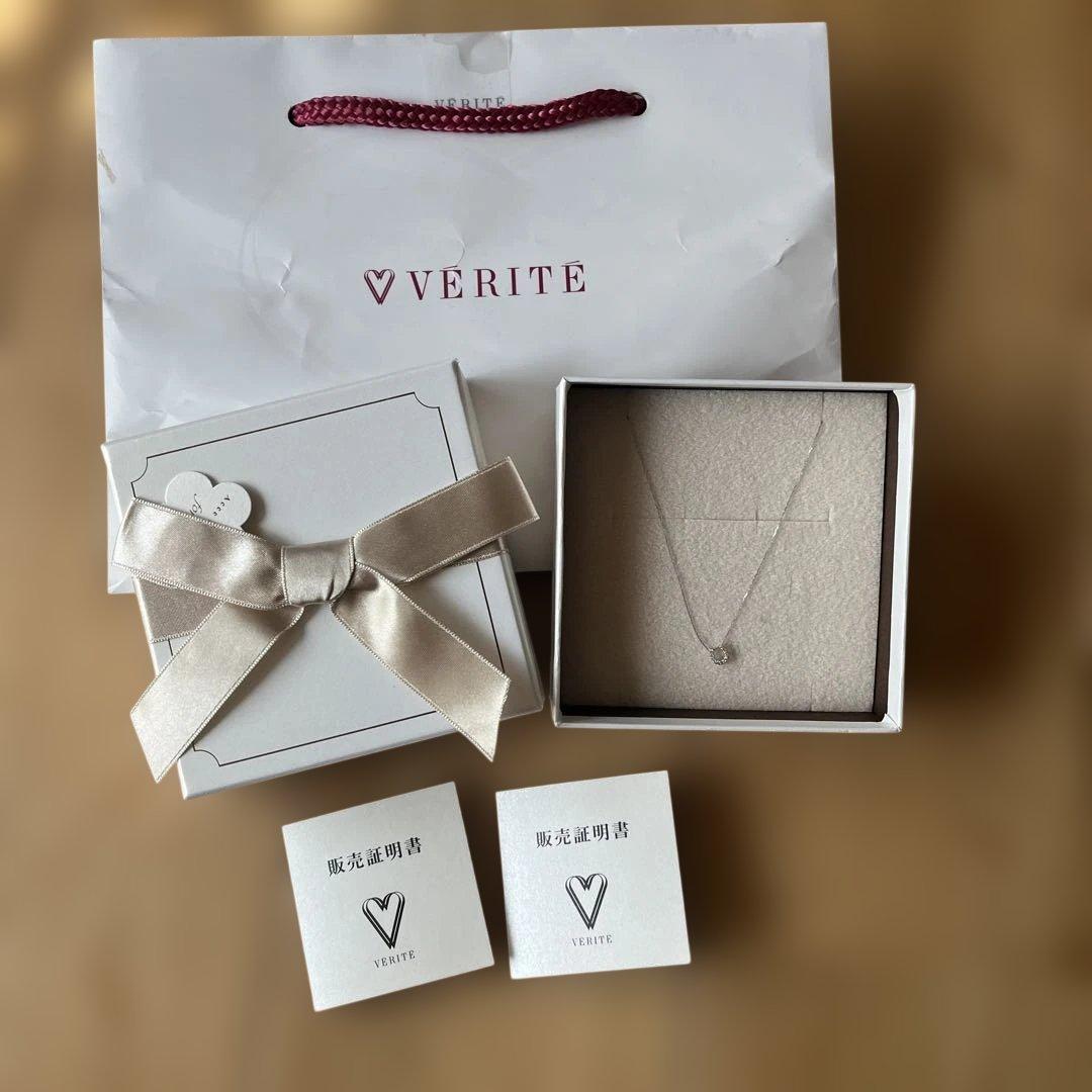 VERITE シルバーネックレス ダイヤモンド風
