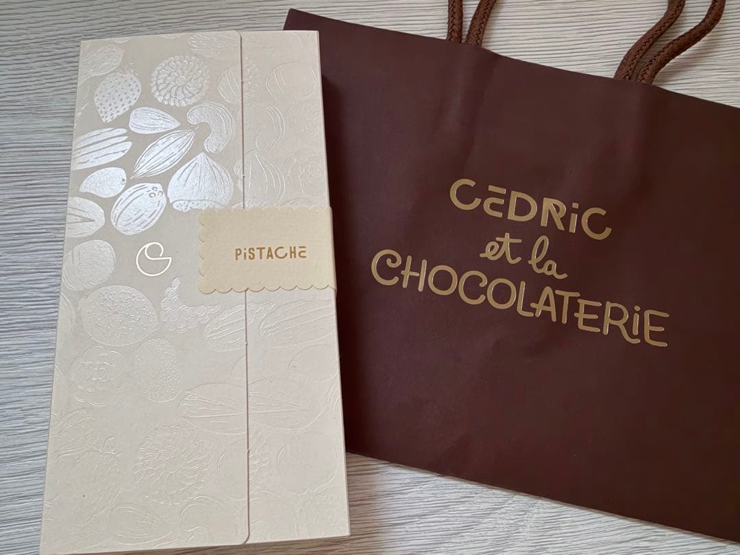 【✩*めい¨̮】セドリック・グロレ ホワイトタブレット　ピスタチオ他1点