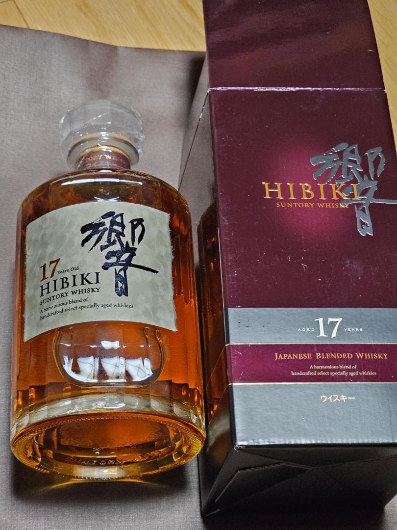 SUNTORY　ウィスキー　響 17年 700ml 箱つき　新品未開封