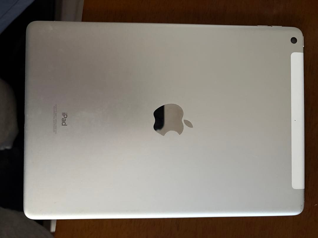 iPad 9世代 セルラー 64g シルバー 本体 (おまけ カバー付き)