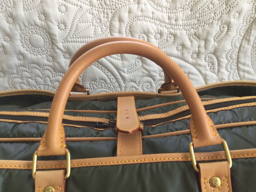 ハンティングワールド　ボストンバッグ