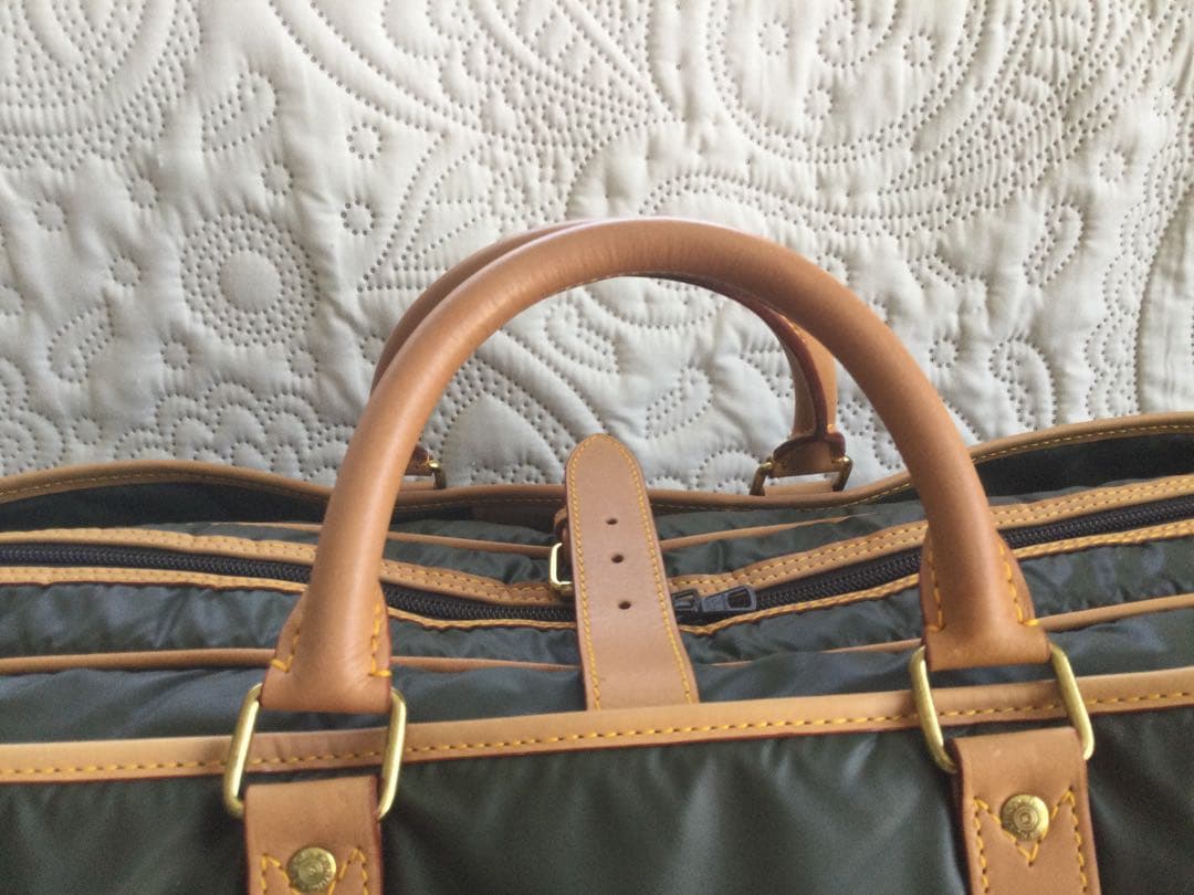 ハンティングワールド　ボストンバッグ