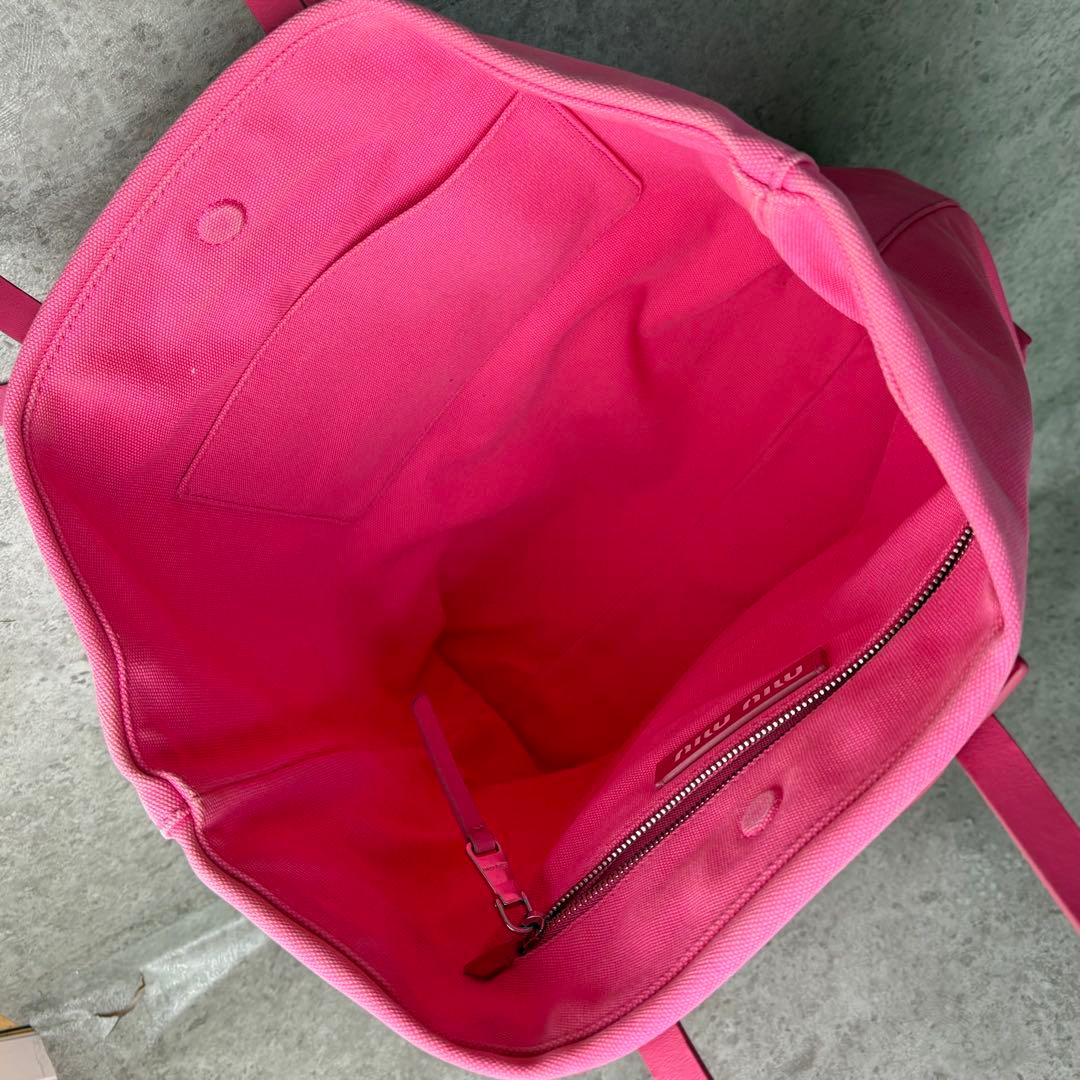 ✨希少品✨ ミュウミュウ トートバッグ 現行 デカロゴ A4収納 ピンク色