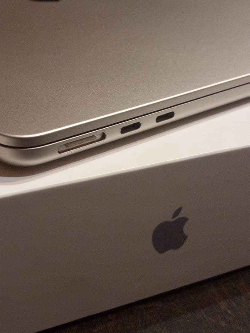 め*こ様 MacBook Air M2 2022 8G 256G 8コア　美品