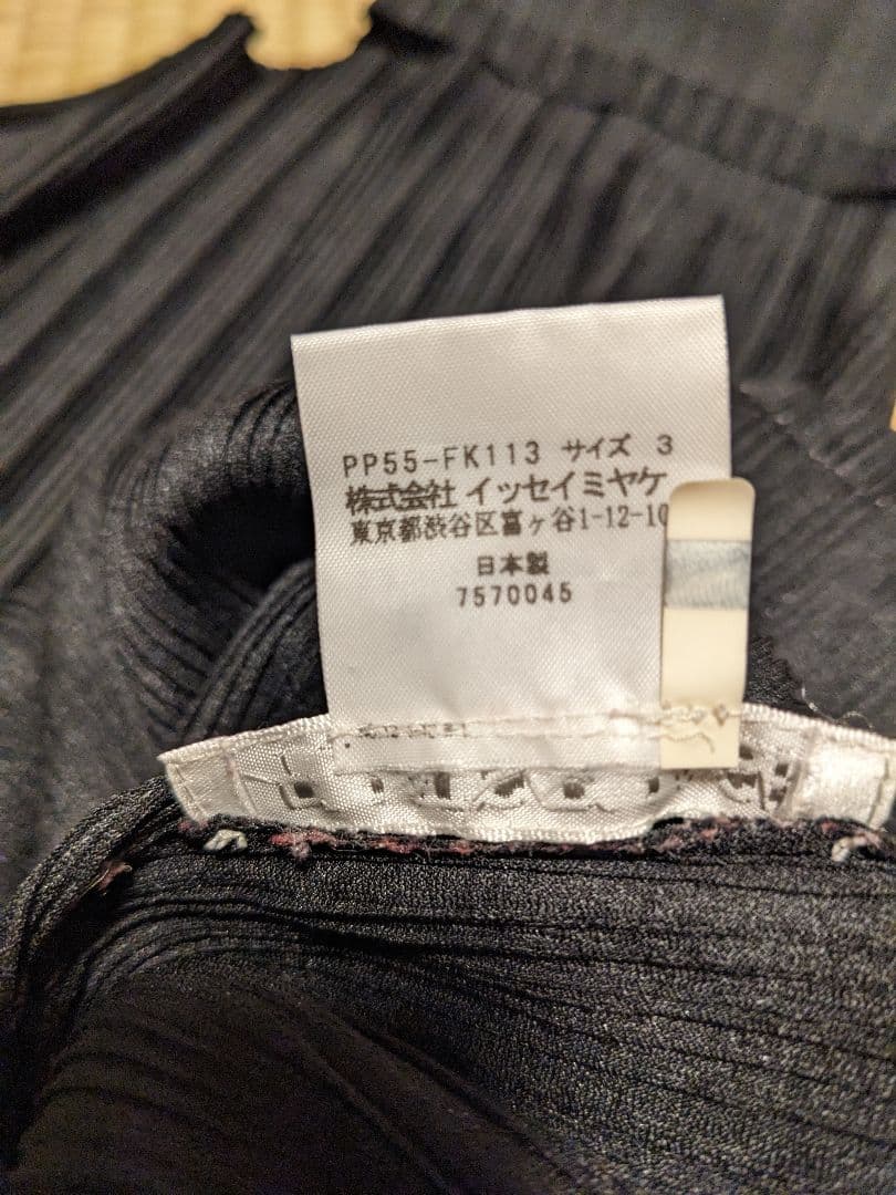 PLEATS PLEASE黒ハイネックサイズ3