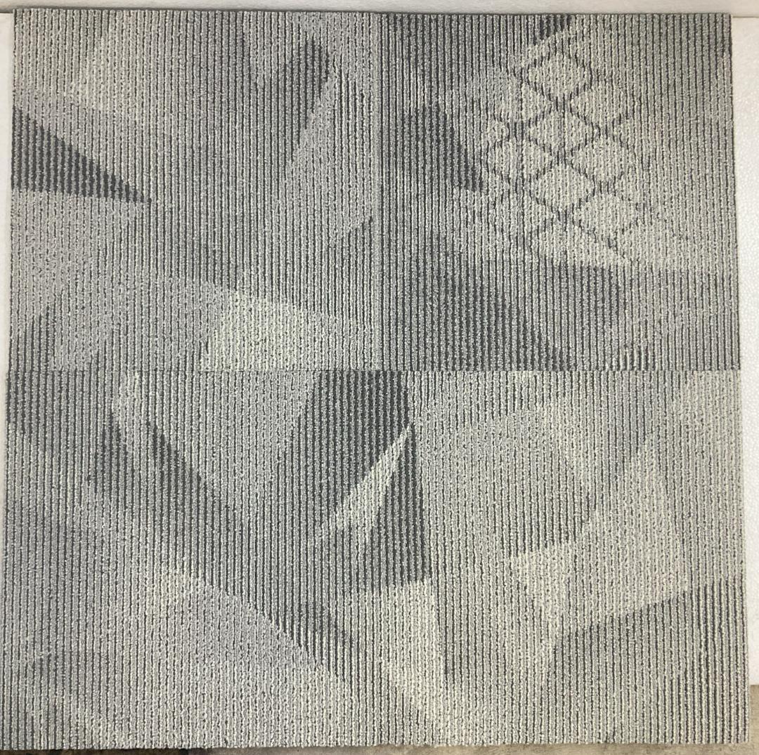 みゅー　タイルカーペット　３２枚　新品・未使用　国内メーカー　正規品