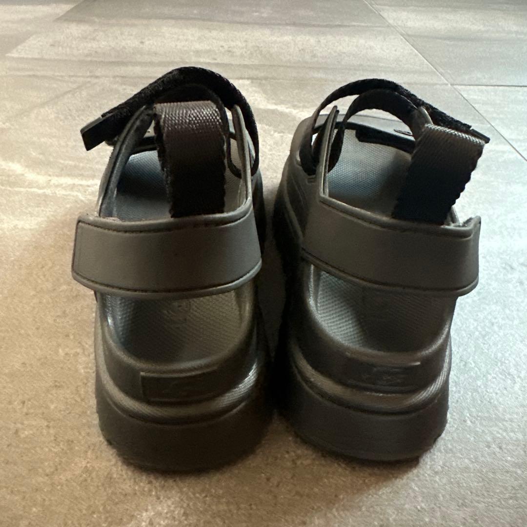 大人気‼️ UGG GOLDEN GLOWサンダル　ブラック　23センチ