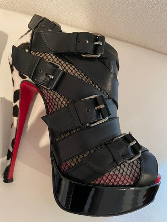 クリスチャン ルブタン　ブーティ　ブーツ