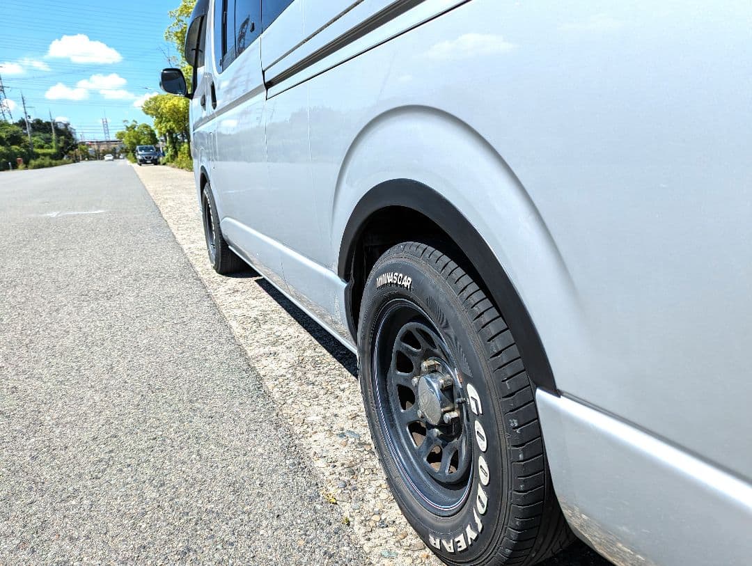 ハイエース オーバーフェンダー ビス止め ローダウンルック 30 ミリ 車検対応