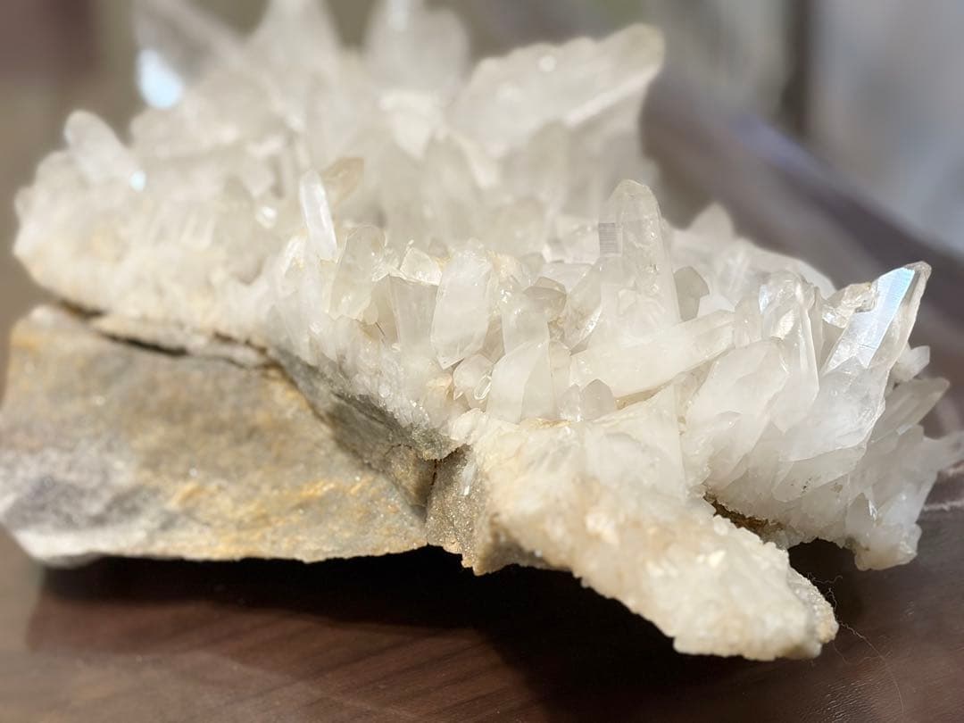 特大水晶クラスター　原石置物　約7kg 台座付き