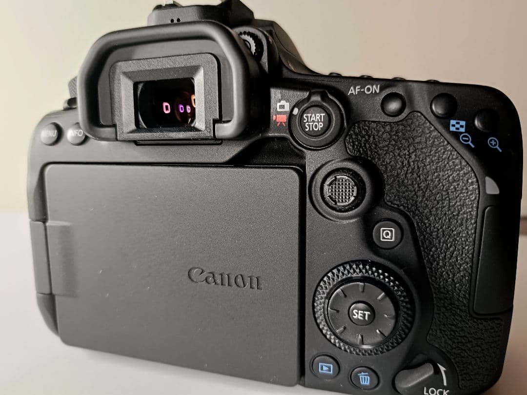 CANON EOS 90D EF-S18-55mm　本体とレンズのみ！