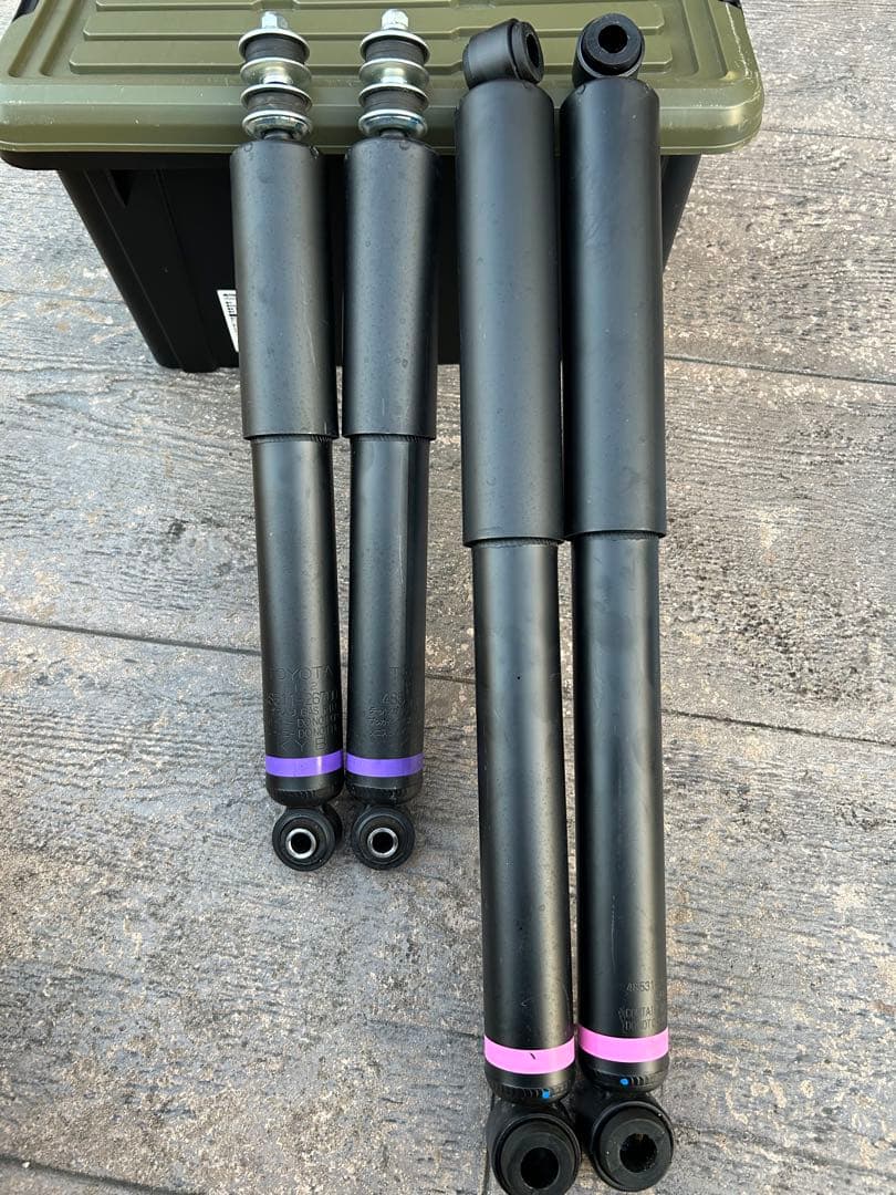 ハイエース　純正ショックアブソーバー