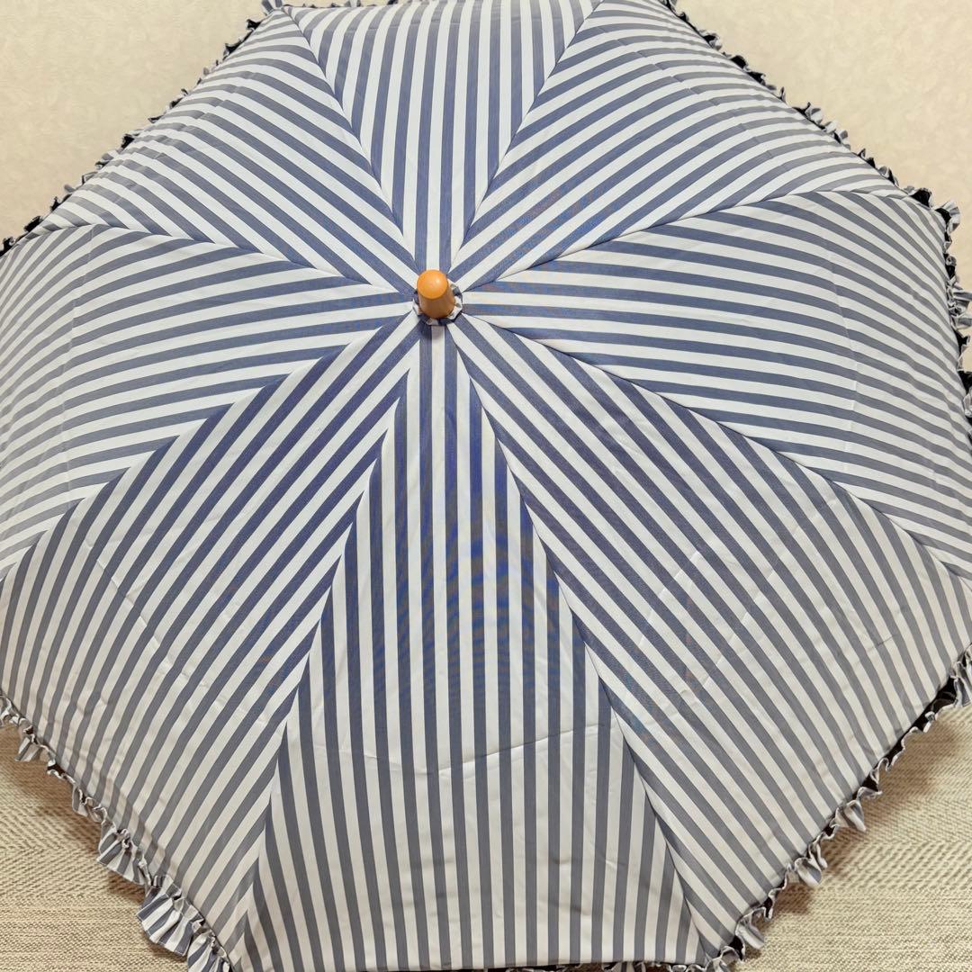 美品タグ付き　サンバリア100 折りたたみ日傘 2段折 フリル/ストライプ