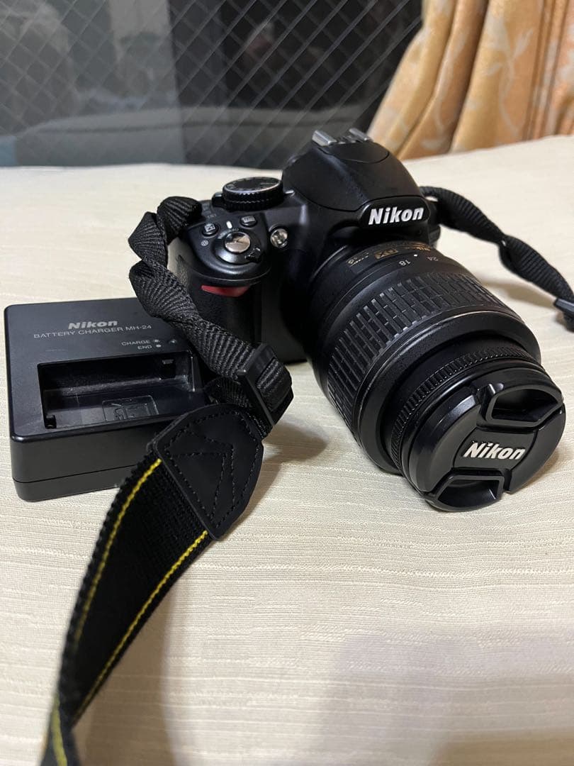 カメラNikon D3100 今月いっぱいの出品にします。
