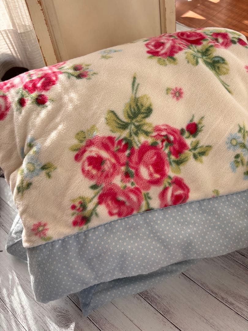く*ん様 希少LAURA ASHLEY 花柄ブランケット　毛布　薔薇柄　ローズ