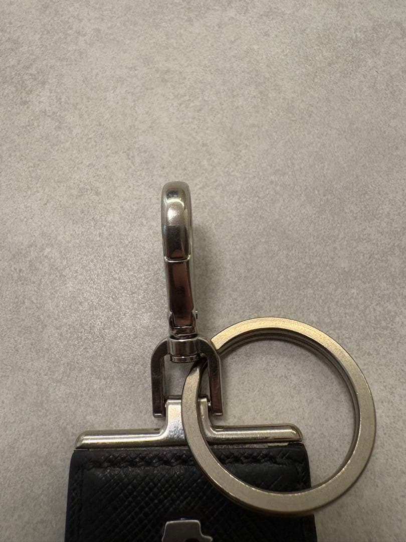 プラダ　ポーター　キーホルダー　ストラップ　キーリング　ホテルマン　ドアマン