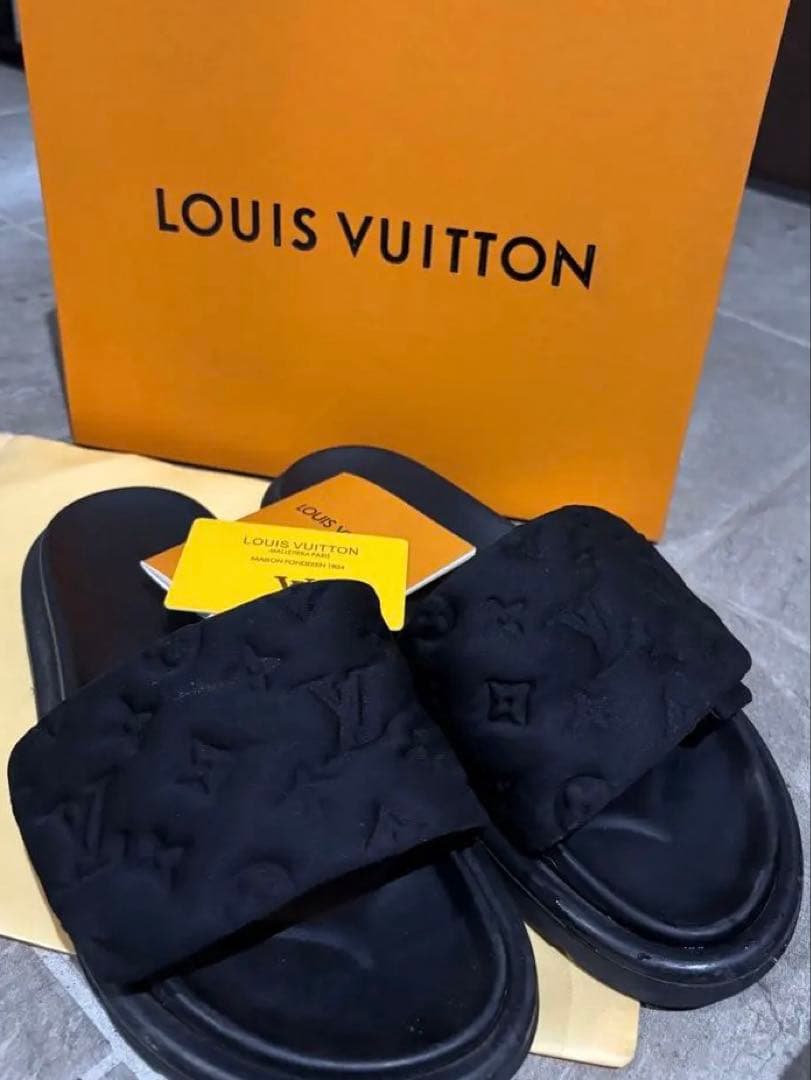 LOUIS VUITTON ✨プールピローライン・ミュール LV ノワール
