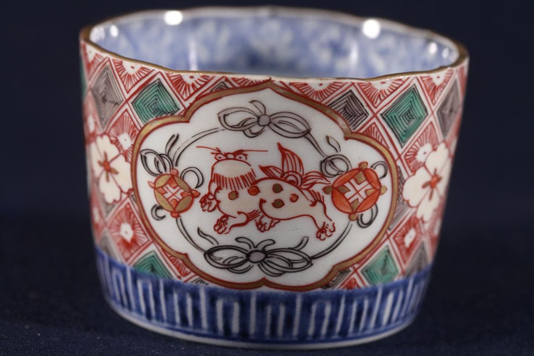 399　古伊万里大振金襴手窓絵市松唐獅子図蕎麦猪口　幕末　無傷