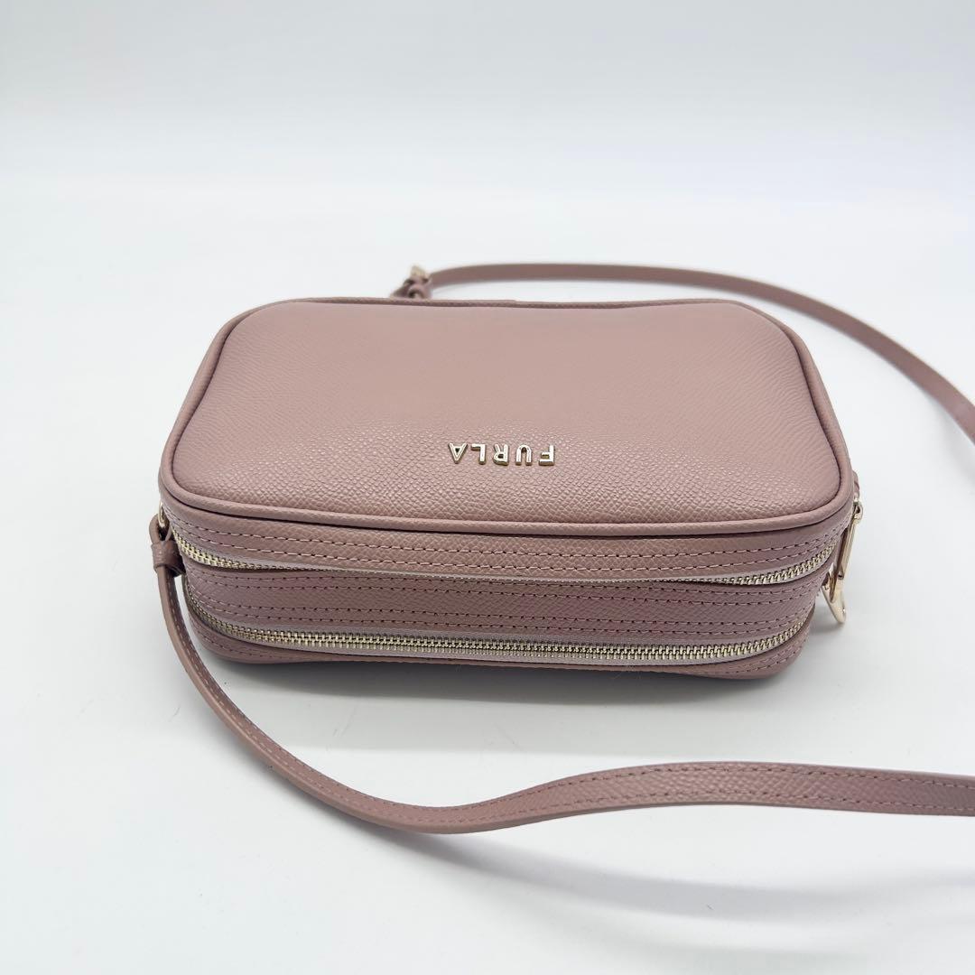 C226 未使用級 フルラ リリー レザー カメラバッグ ピンク系 2層 金具