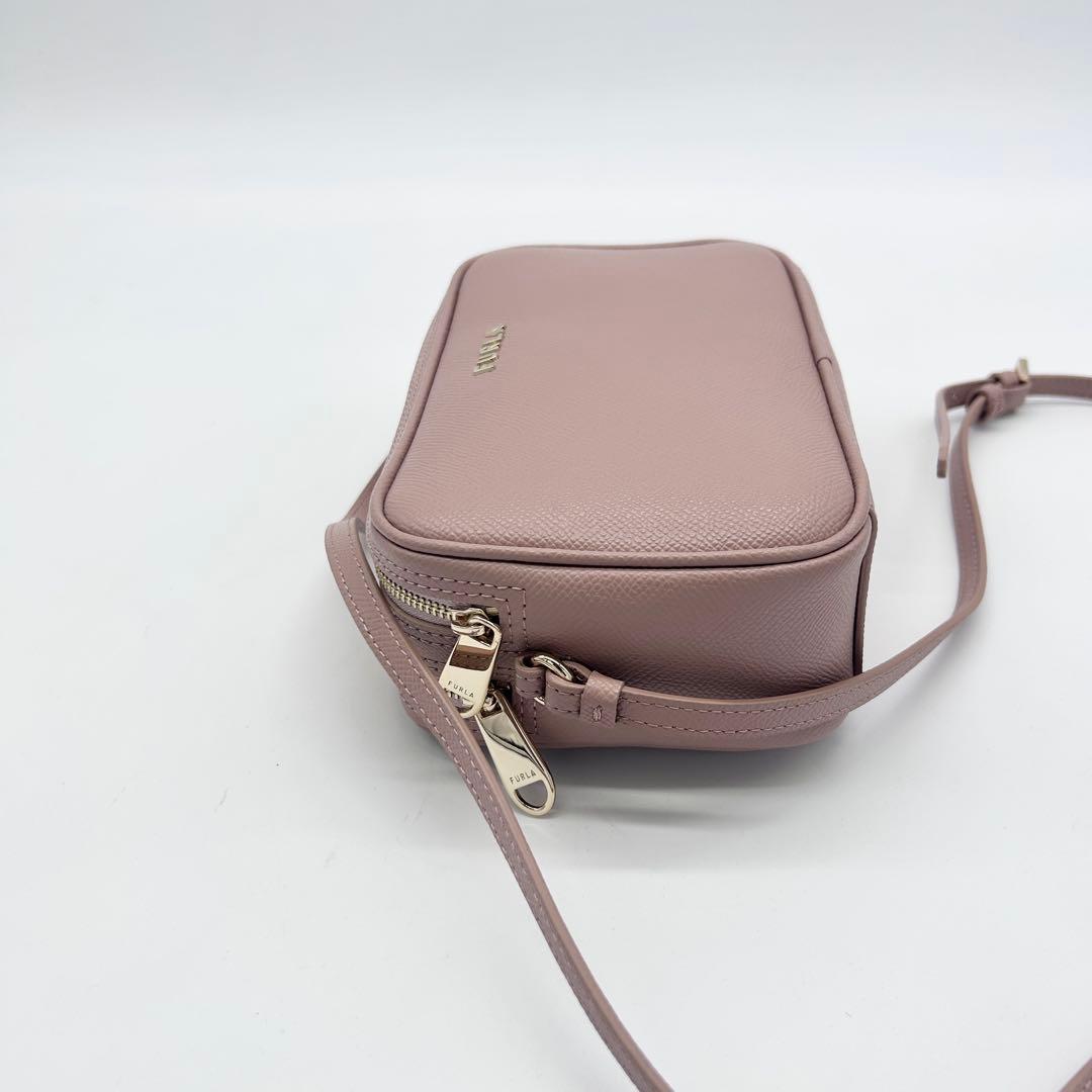 C226 未使用級 フルラ リリー レザー カメラバッグ ピンク系 2層 金具