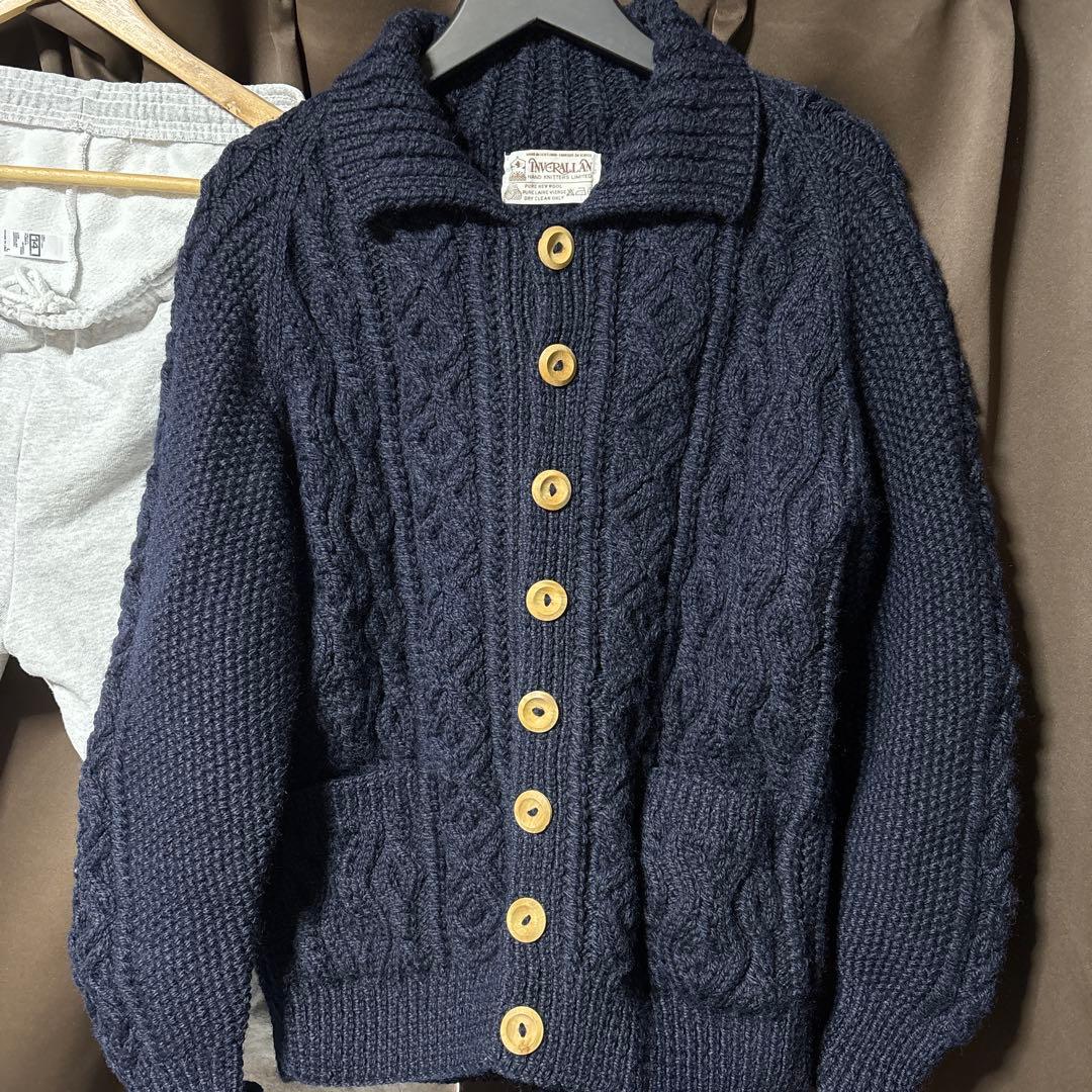 INVERALLAN ネイビー ケーブルニットセーター