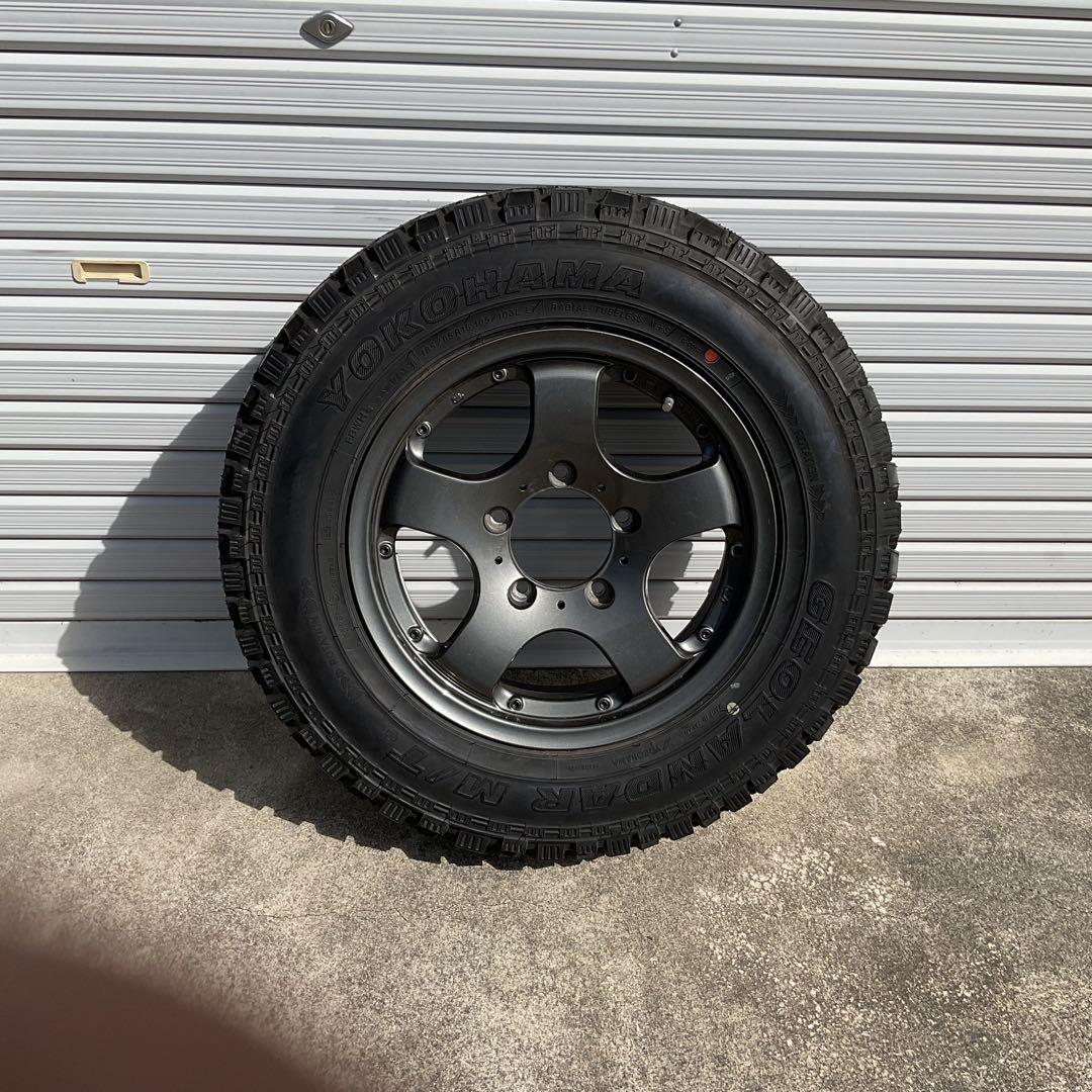 ジムニーの背面「スペア」にどうかと言うマッド&ホイール送料込みで‼️