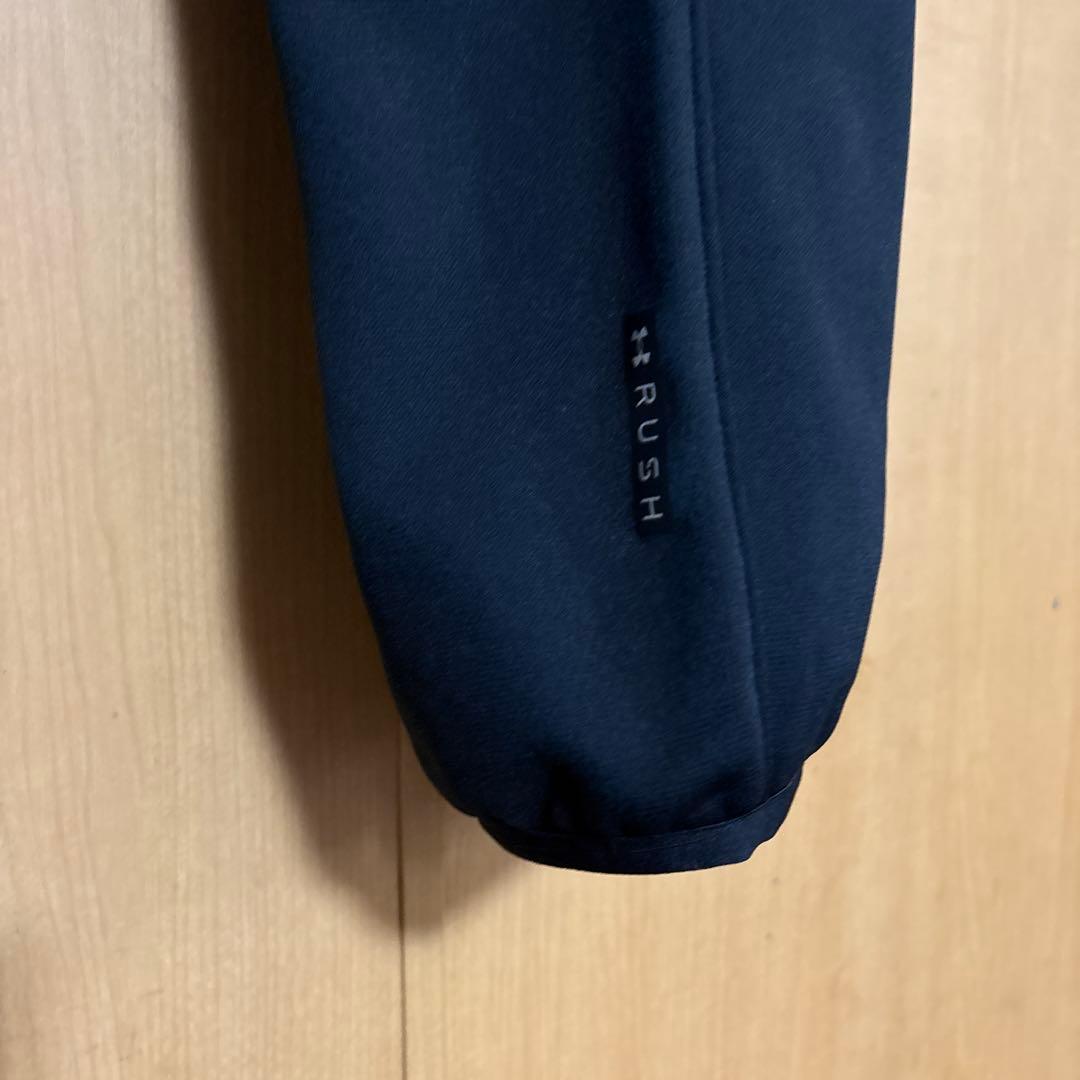 美品　アンダーアーマーRUSHトレーニングウェアセットアップ　M