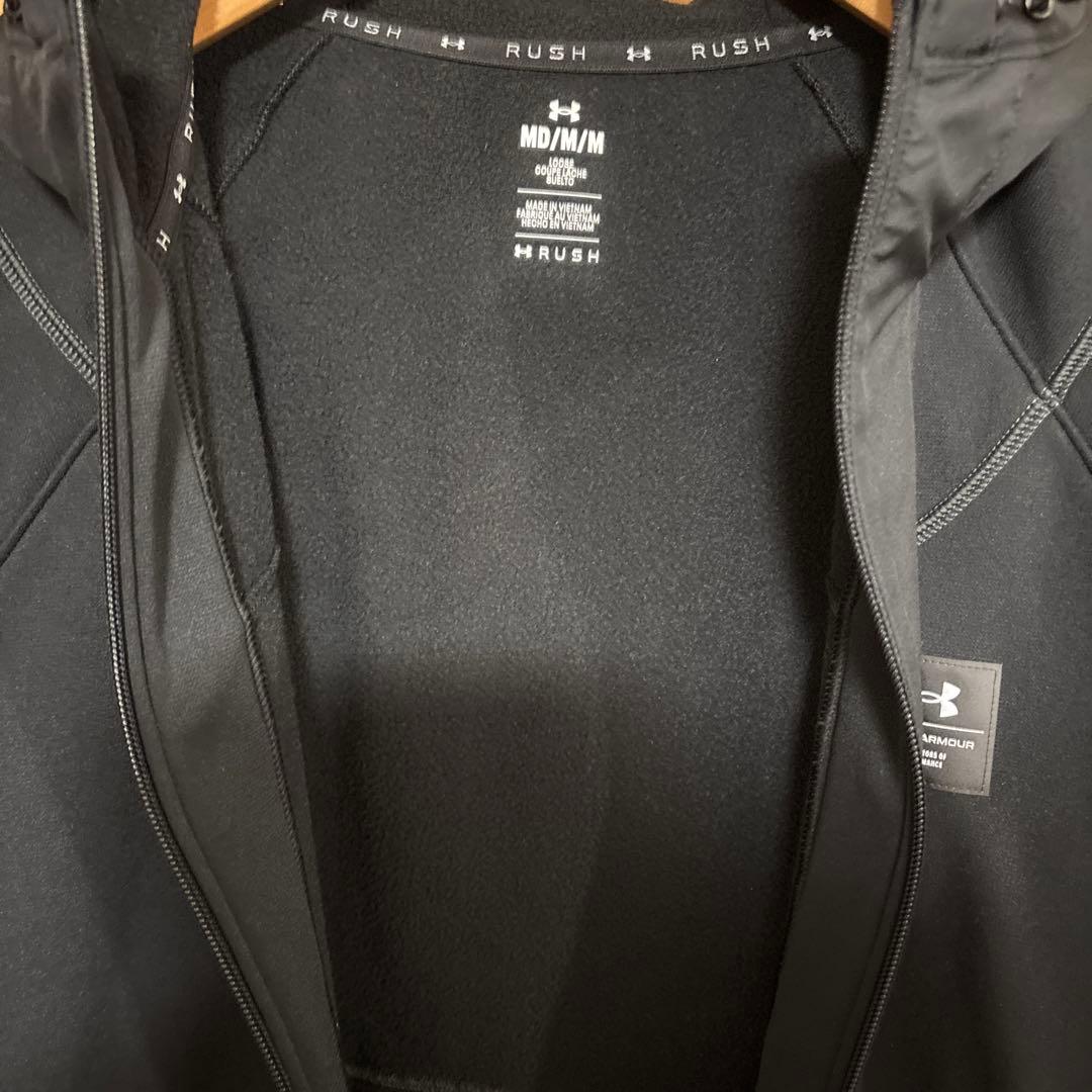 美品　アンダーアーマーRUSHトレーニングウェアセットアップ　M