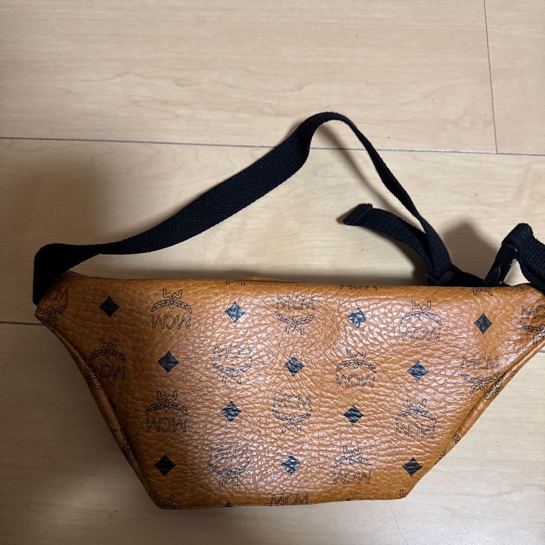 MCM ボディバッグ レザー ブラウン