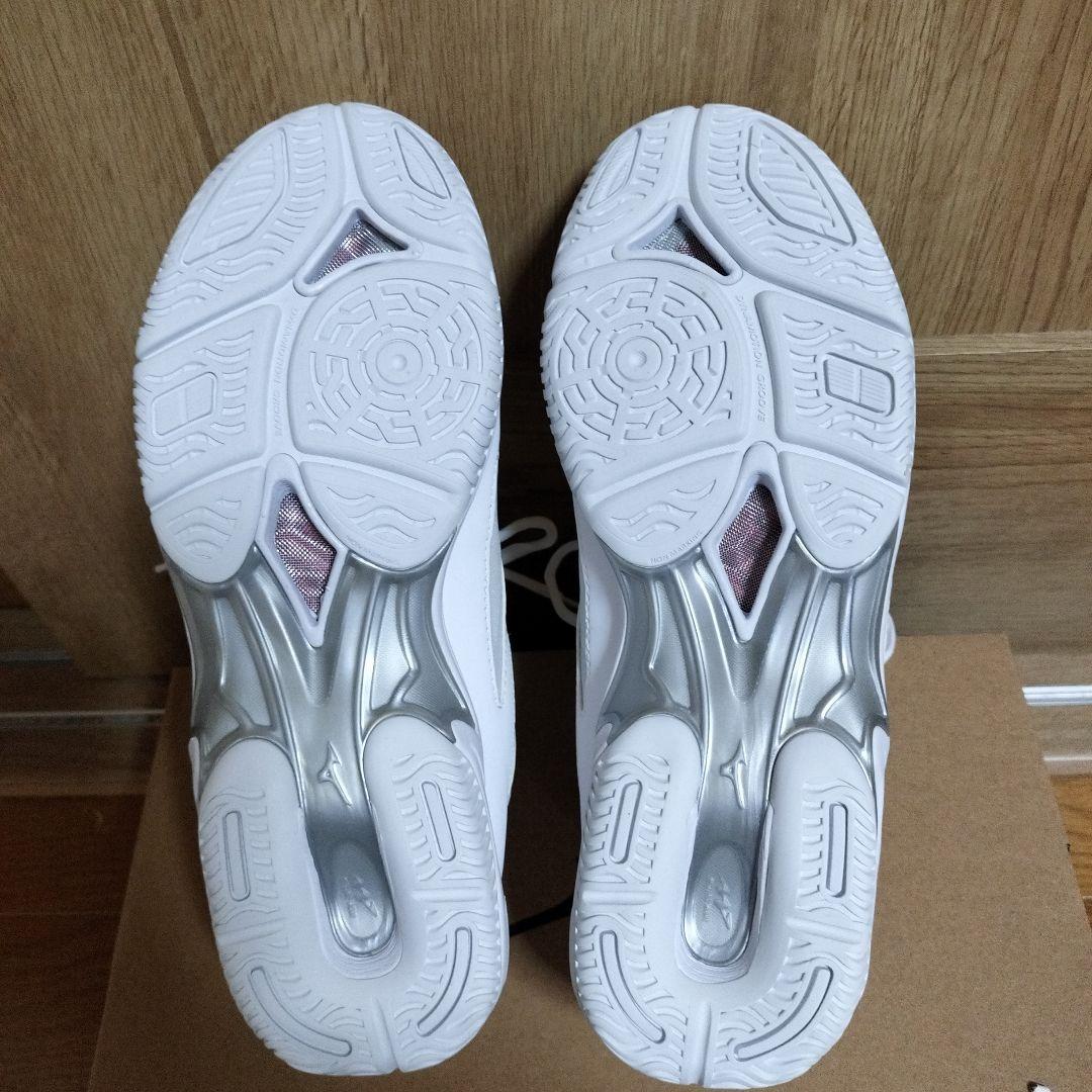 新品未使用　ミズノウェーブダイバース　LG4 24.5センチ　白