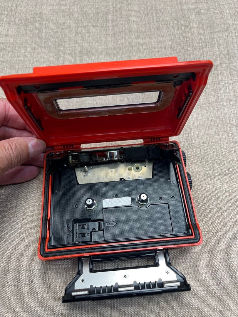 SONY SPORTS WALKMAN 赤 WM-F5 ジャンク品