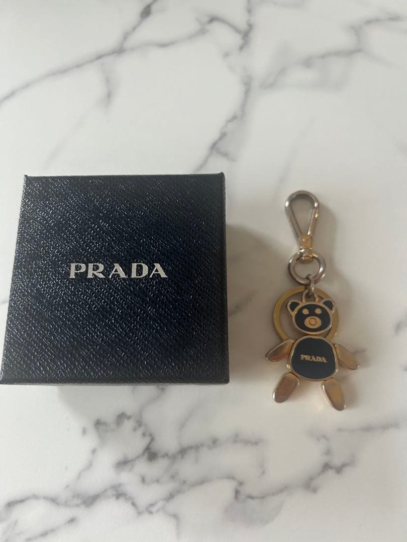 PRADA クマ型キーホルダー キーチェーン　ゴールド　ネイビー