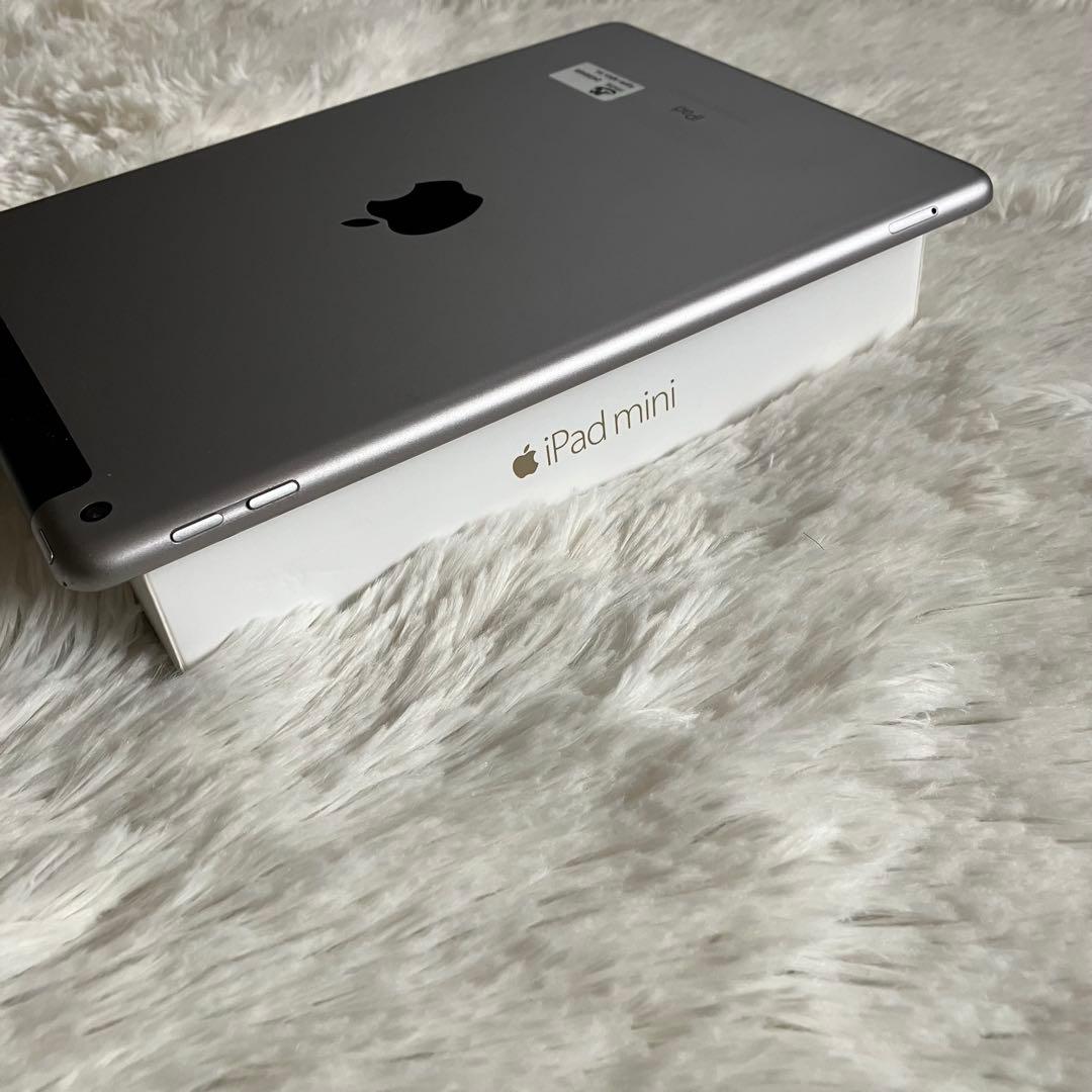 【完動品】iPad 第5世代 128GB SIMフリー 【すぐ発送】【付属品】