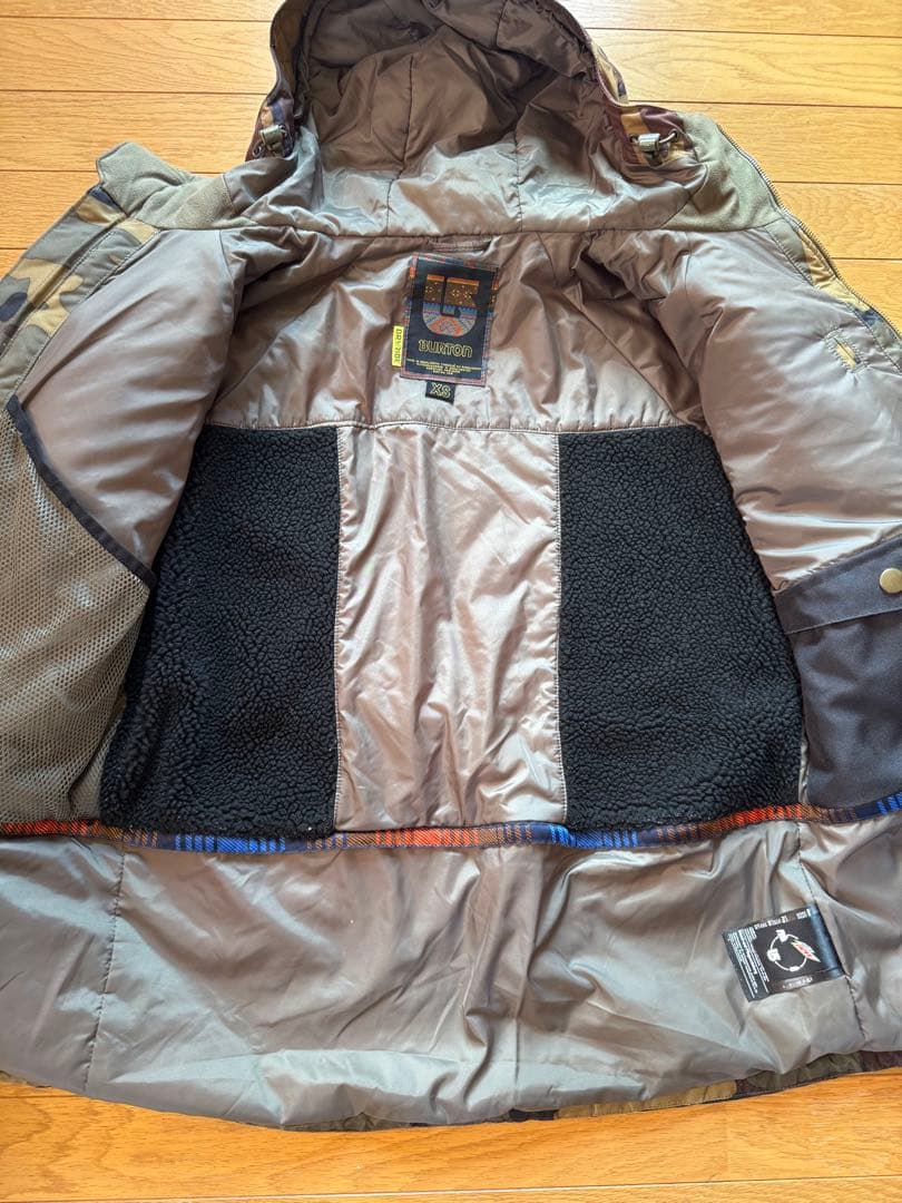 BARTON 迷彩柄　スノーボードウエア　XS(男性サイズ)