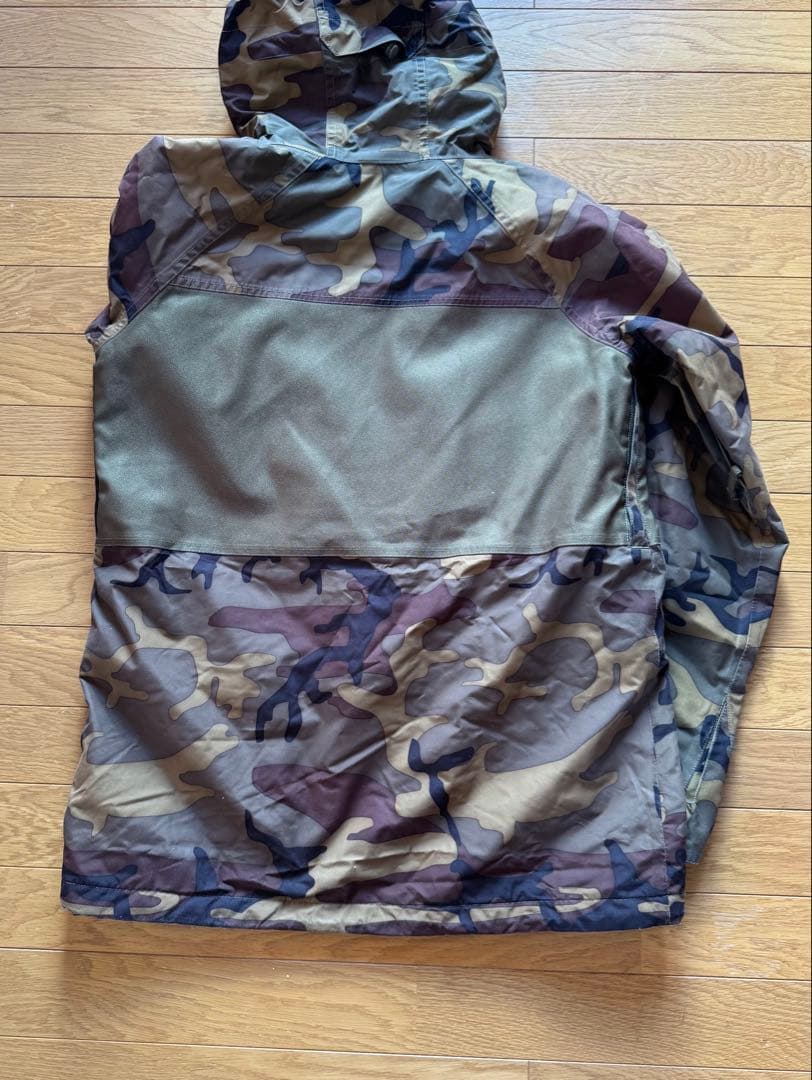 BARTON 迷彩柄　スノーボードウエア　XS(男性サイズ)