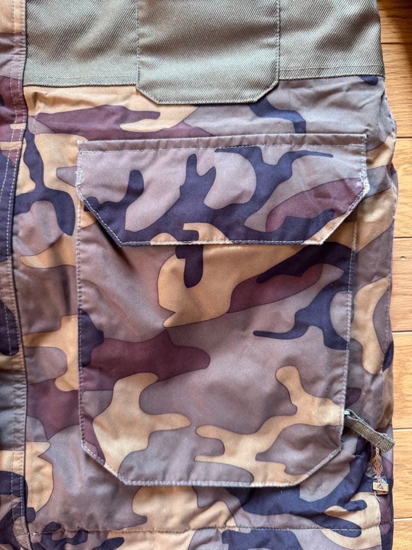 BARTON 迷彩柄　スノーボードウエア　XS(男性サイズ)