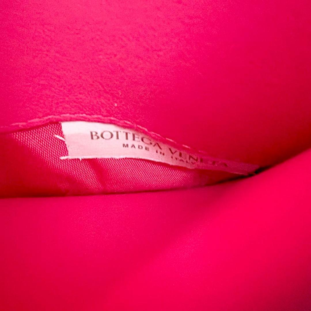 ボッテガヴェネタ イントレチャート 二つ折り財布 ピンク 749940 RFID