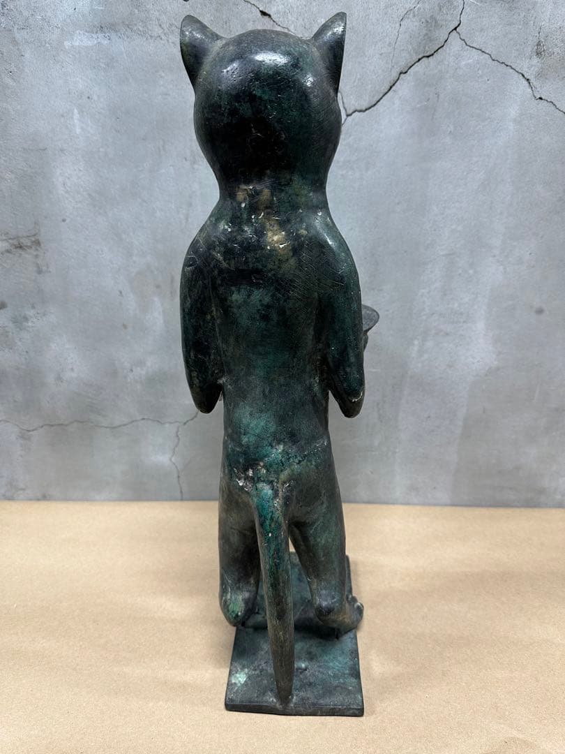 アンティーク青銅　お皿を持った猫