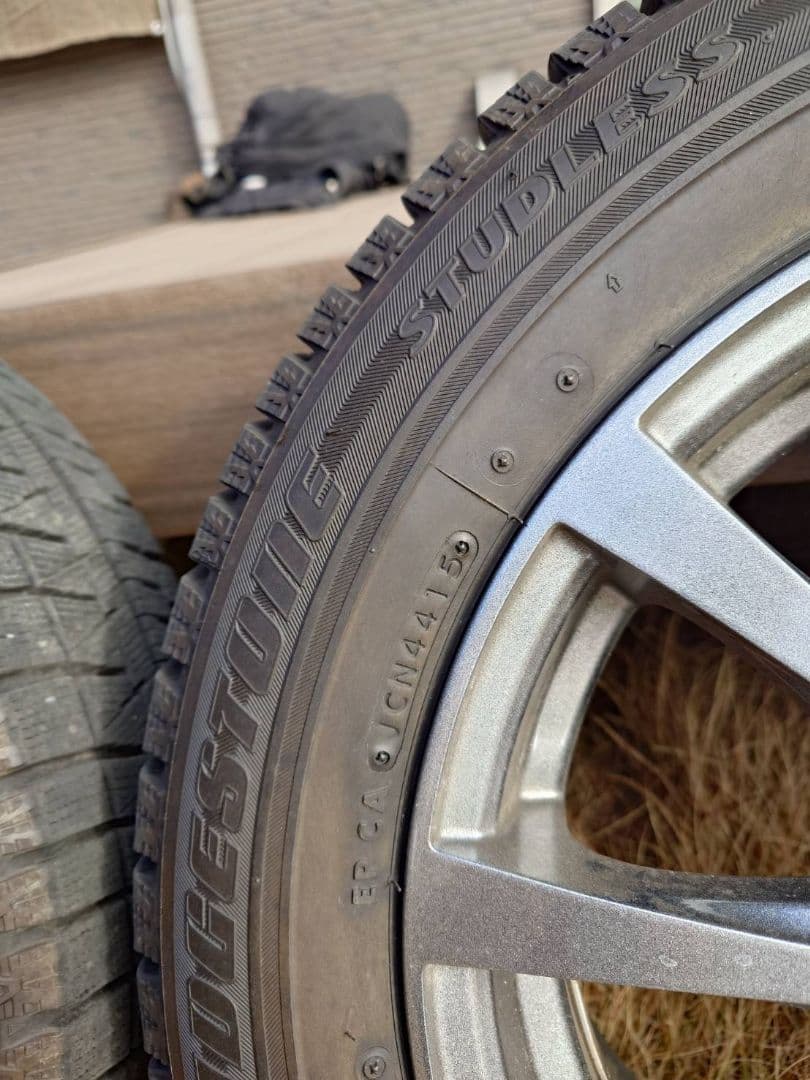 ブリヂストンスタッドレスタイヤ185/60R15値下げしました