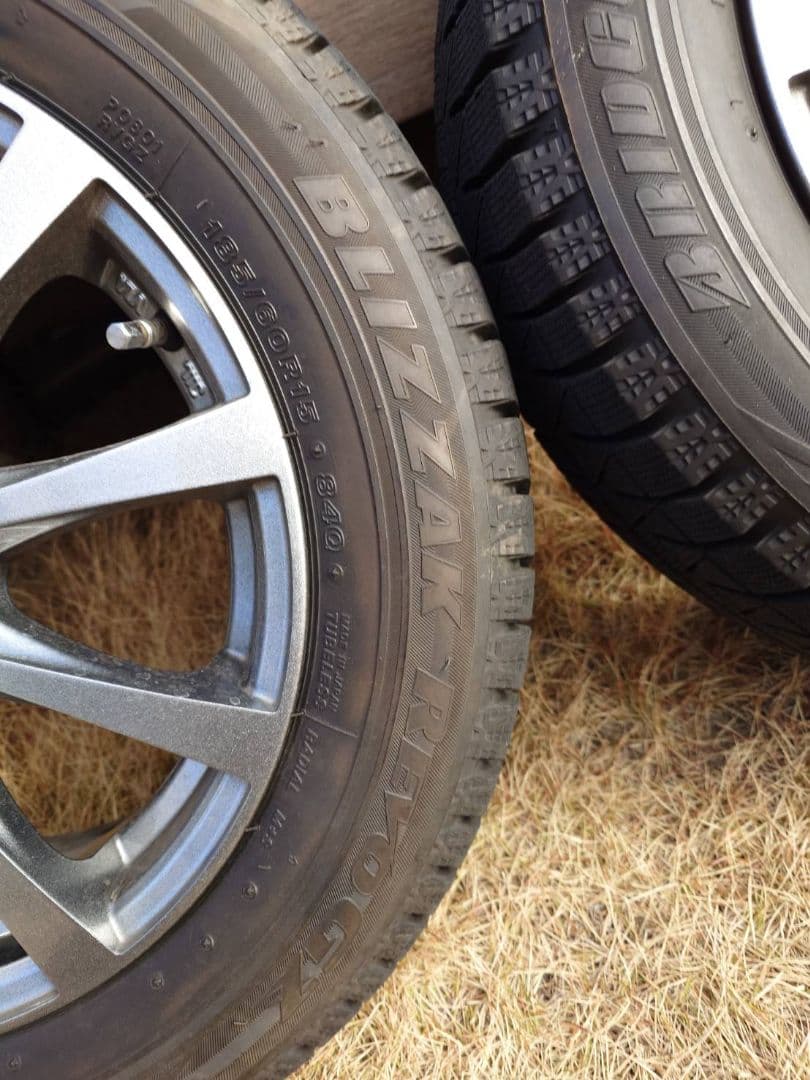 ブリヂストンスタッドレスタイヤ185/60R15値下げしました