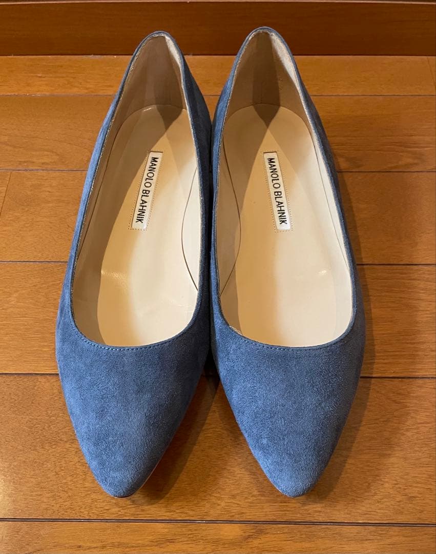マノロブラニク　フラットシューズ　スエード　未使用　早い者勝ち