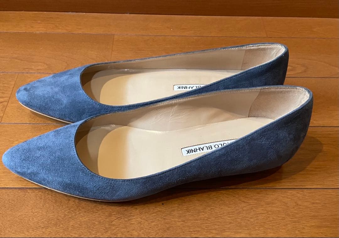 マノロブラニク　フラットシューズ　スエード　未使用　早い者勝ち
