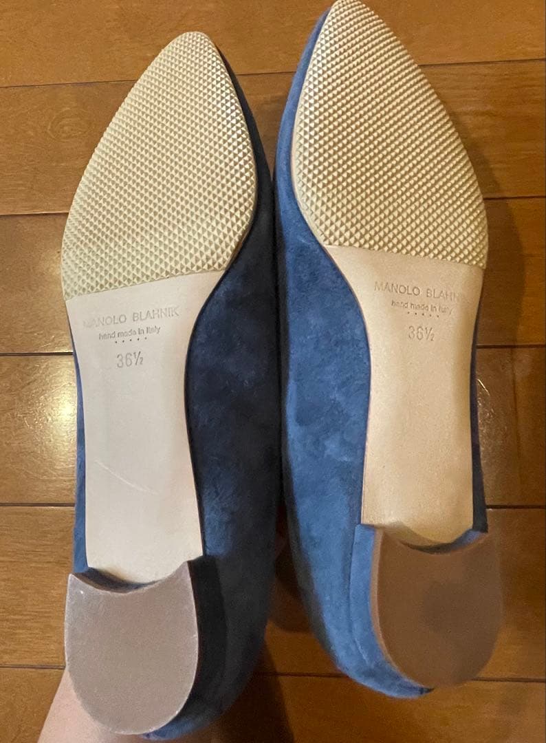 マノロブラニク　フラットシューズ　スエード　未使用　早い者勝ち