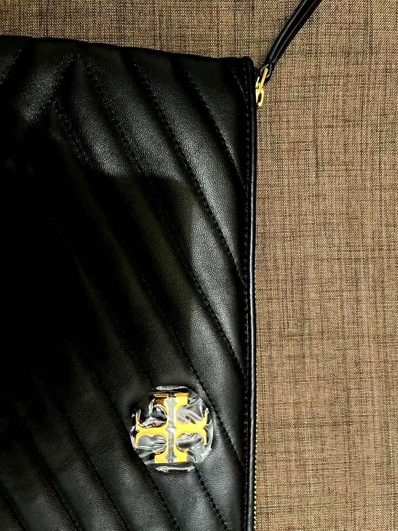 ポ*チ様 クリスマス　大幅値下げ　新品未開封‼️Tory B urch クラッチ